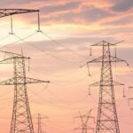 Torres de transmissão de energia em Brazlândia, ilustrando desligamentos programados no DF.