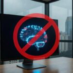 Banca de jornais em São Paulo com jornais rasgados, representando desinformação e erosão da credibilidade da mídia.