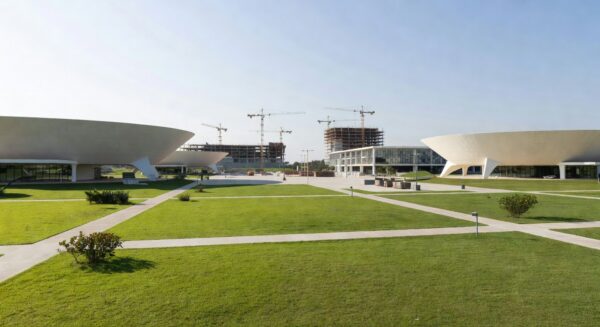 Campus da UnDF em Brasília, representando aumento de 77% em matrículas e investimento de R$ 25 milhões para 2026.