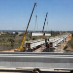 Construção do Viaduto de Planaltina com instalação de vigas na BR-020 no Distrito Federal.