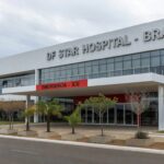 Exterior do Hospital DF Star em Brasília, local de internação de Bolsonaro na UTI com melhora renal e aumento de inflamação.