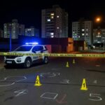 Viatura da Polícia Militar em rua de Águas Claras após incidente de assalto e morte.