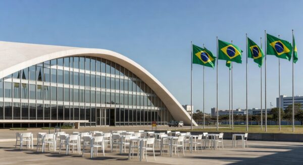 Edifício do TRE-DF em Brasília com setup para mutirão de regularização de eleitores.