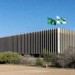 Fachada do Palácio do Buriti em Brasília, representando envio de projeto de reajuste em gratificações escolares no DF.