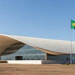 Imagem do Palácio do Buriti em Brasília, representando suspensão de portaria sobre remuneração de professores temporários no DF.
