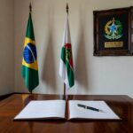 Quartel da PMDF em Brasília com viaturas e bandeiras, representando decreto de promoções na polícia e bombeiros.