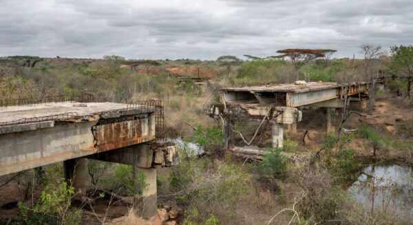 Ponte inacabada entre Sobradinho e Melos com obras paralisadas no DF