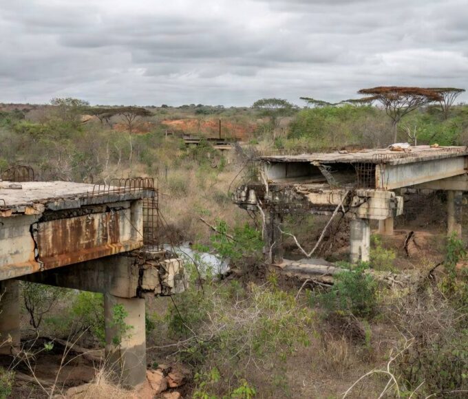 Ponte inacabada entre Sobradinho e Melos com obras paralisadas no DF