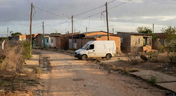 Vans de atendimento da Caesb em periferias do DF para reduzir filas