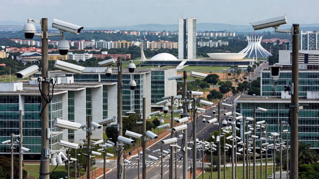 Câmeras de segurança da Plataforma DF 360º com IA no CONIC em Brasília