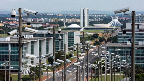 Câmeras de segurança da Plataforma DF 360º com IA no CONIC em Brasília
