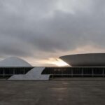 Palácio do Buriti em Brasília com bandeira a meio-mastro