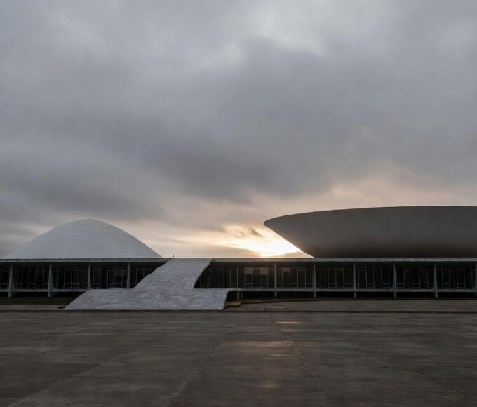 Palácio do Buriti em Brasília com bandeira a meio-mastro