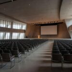 Auditório em Brasília com idosos em evento contra violência e golpes da SSP-DF e Sesc