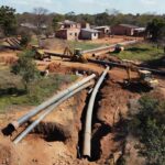 Infraestrutura precária de saneamento em São Sebastião após 30 anos de espera