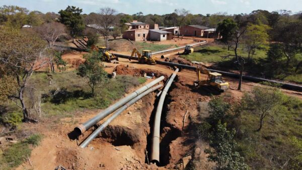 Infraestrutura precária de saneamento em São Sebastião após 30 anos de espera
