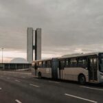 Ônibus e estações de transporte público em Brasília após aprovação da tarifa zero estudantil