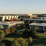 Campus universitário da UnDF em Brasília com ambiente acadêmico para inscrições de vagas remanescentes