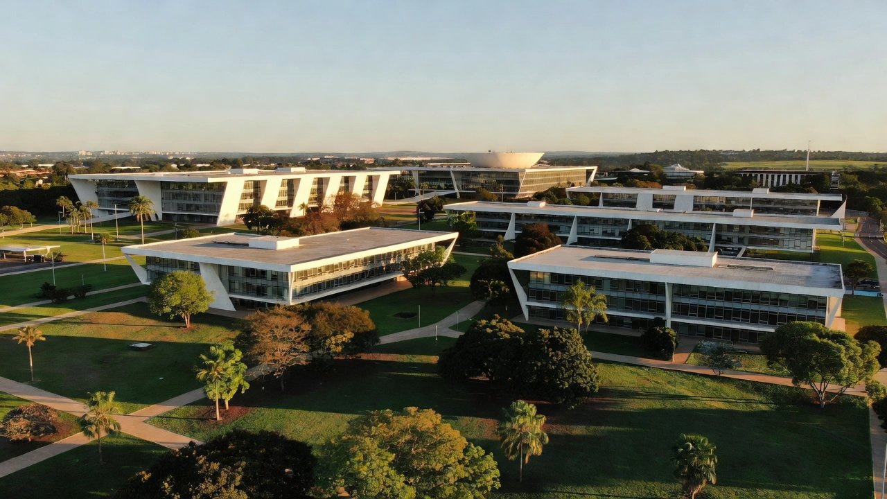 Campus universitário da UnDF em Brasília com ambiente acadêmico para inscrições de vagas remanescentes