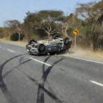 Carro capotado na BR-020 em Sobradinho após acidente com feridos